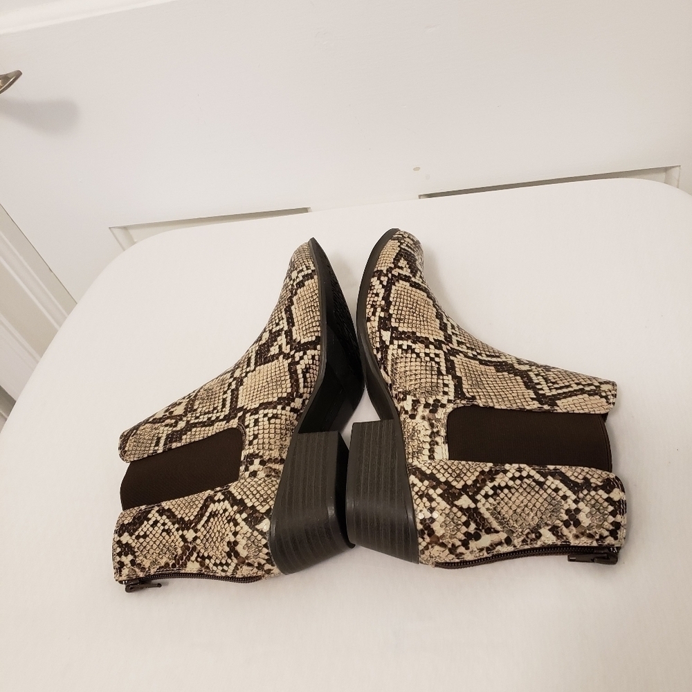 ESPRIT Snakeprint Brown & Cream Colored Booties Size 7.5M, Chic, Stylish - Picture 10 of 15
